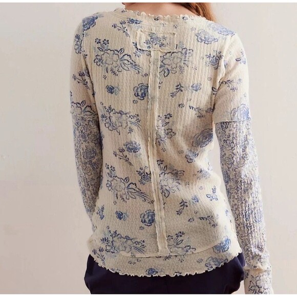 Free People NWOT We the Free Clover Printed Thermal Tee Size M blue floral - Picture 2 of 10